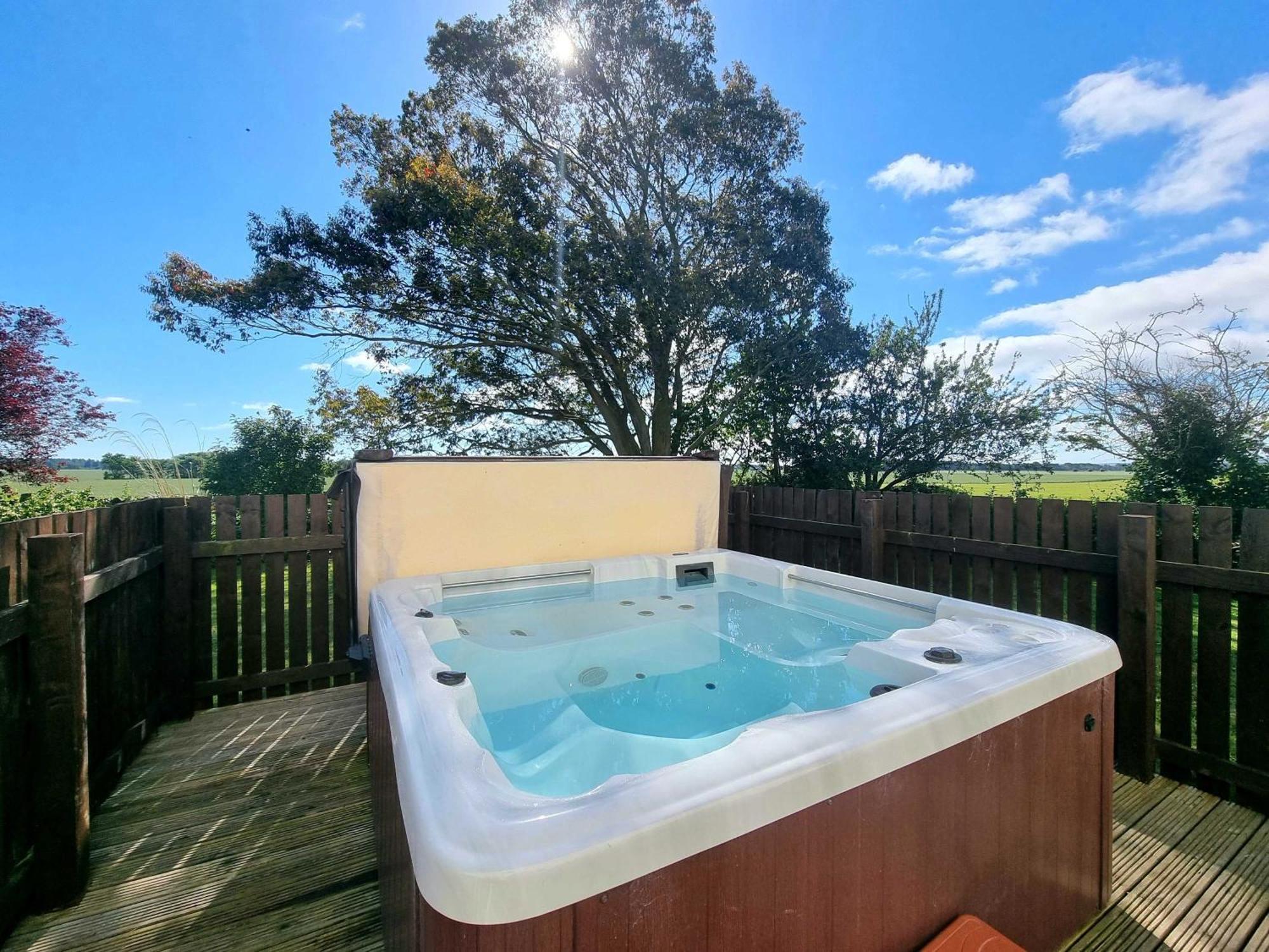 Vicarsford Farmhouse With Hot Tub 卢赫斯 外观 照片